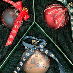 Chic Green Embossed Box